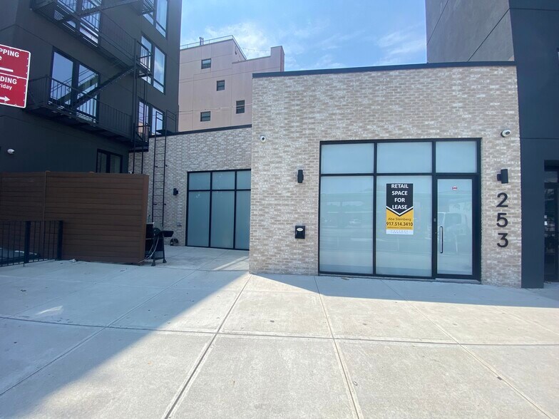 Primary Photo Of 253 McGuinness Blvd, Brooklyn General Retail For Lease