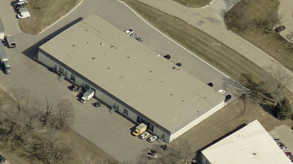 More Photos Of 3100 Justin Dr, Urbandale Flex For Lease