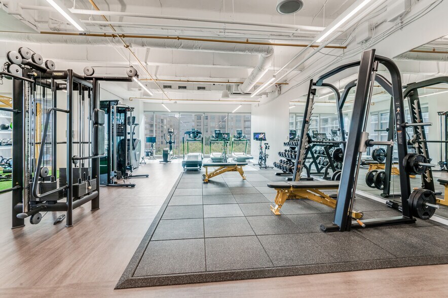 More Photos Of 2323 Victory Ave, Dallas Office For Lease