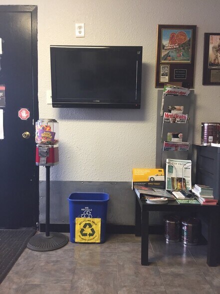 More Photos Of 5415 N Lamar Blvd, Austin Auto Repair For Lease