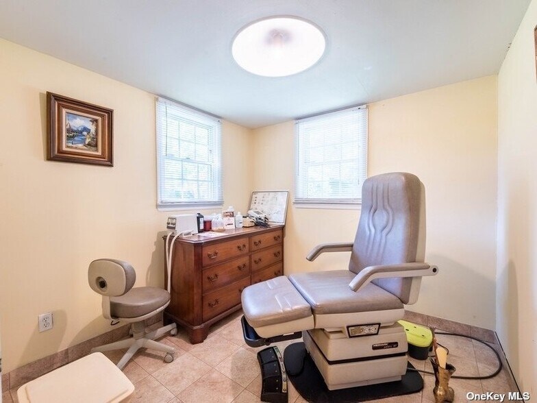 More Photos Of 849 Park Ave, Manhasset Medical For Sale