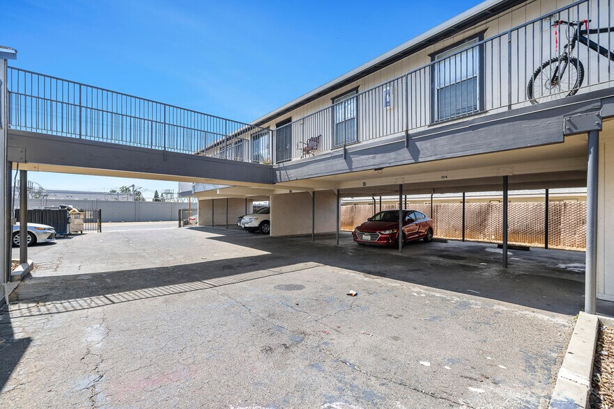 More Photos Of 1911 E Saginaw Way, Fresno Apartments For Sale