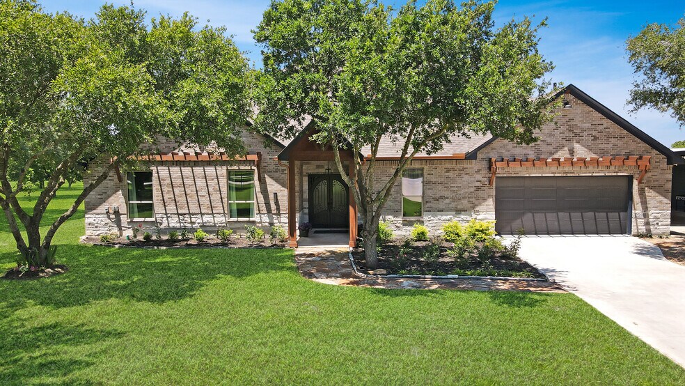 More Photos Of 10511 W Hidden Lake Ln, Richmond Specialty For Sale