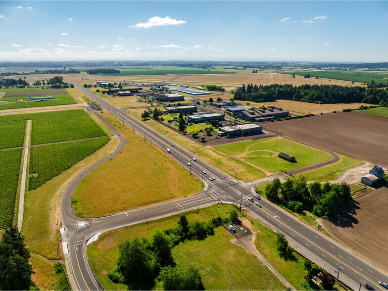 More Photos Of 3330 SE Three Mile Ln, McMinnville Light Manufacturing For Lease