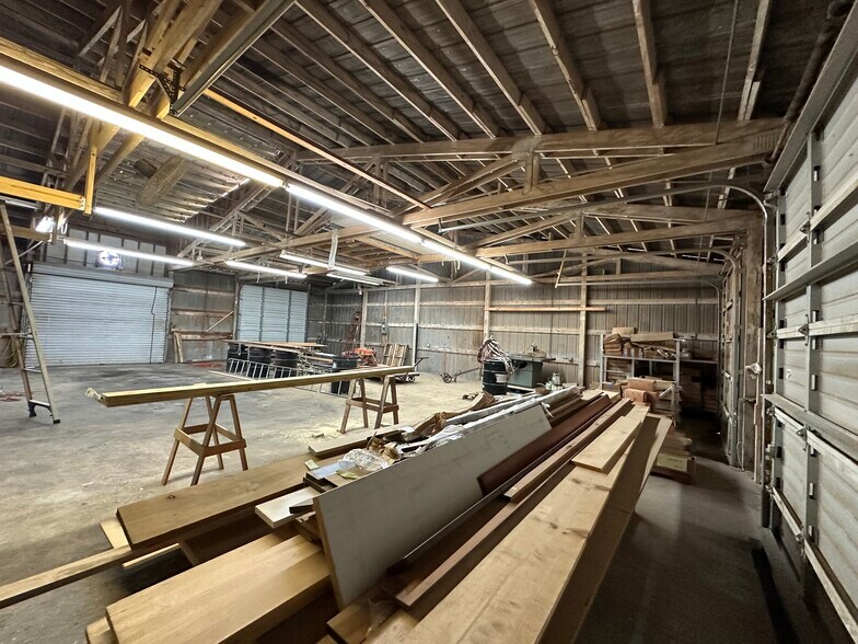 More Photos Of 739 Glenwood Ave, Sebring Manufacturing For Sale