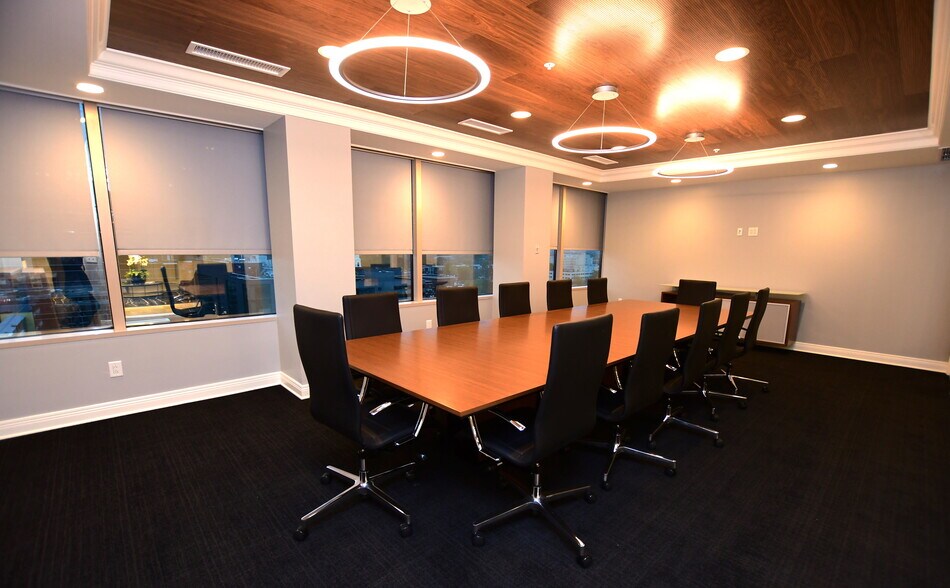 More Photos Of 250 W Main St, Lexington Office For Lease
