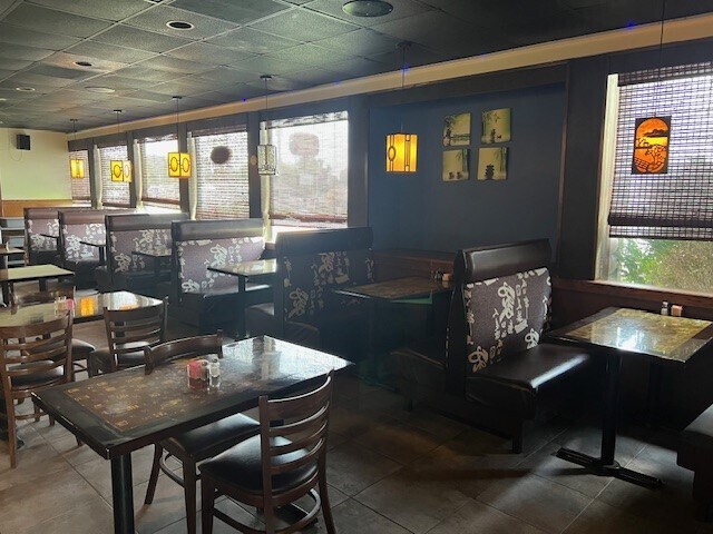 More Photos Of 1975 W Broadway Blvd, Sedalia Restaurant For Sale