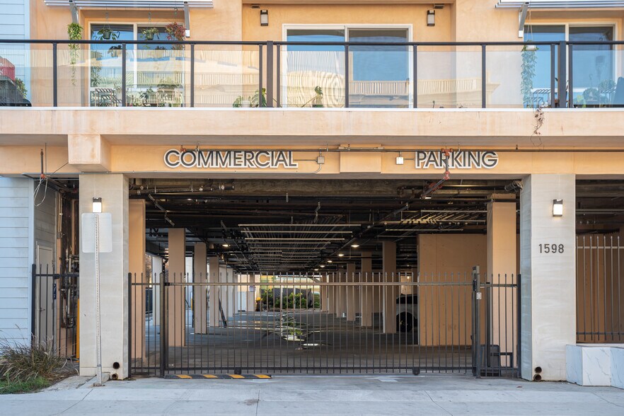 More Photos Of 1598 Long Beach Blvd, Long Beach Storefront Retail Office For Sale