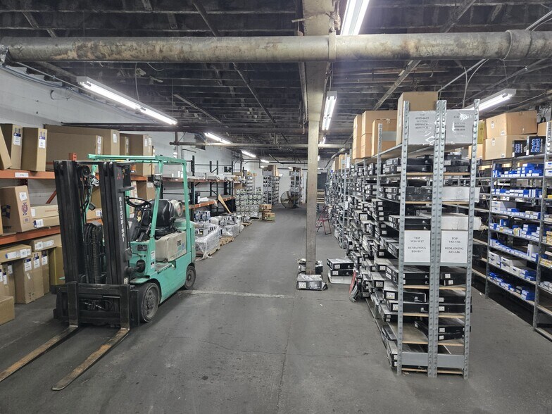 More Photos Of 501 Ninth ave, Evansville Distribution For Sale