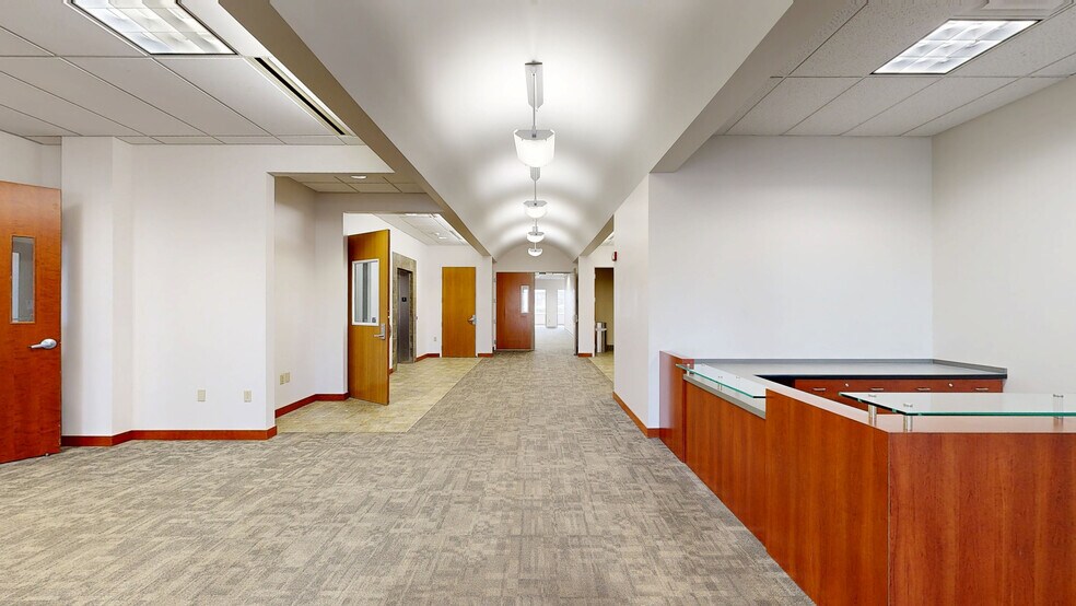 More Photos Of 600 Airborne Pky, Cheektowaga Unknown For Lease