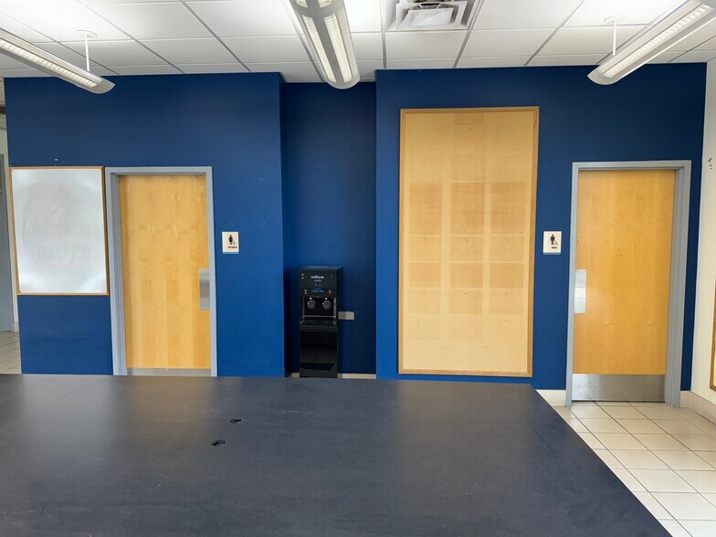 More Photos Of 3761 E Tennessee St, Tucson Warehouse For Lease