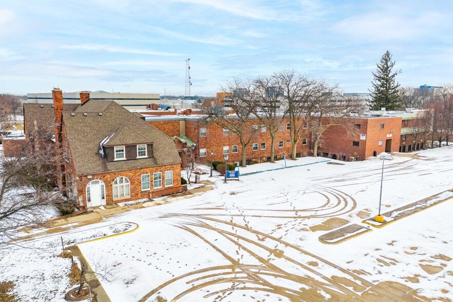 Primary Photo Of 6902 Chicago Rd, Warren Schools For Sale