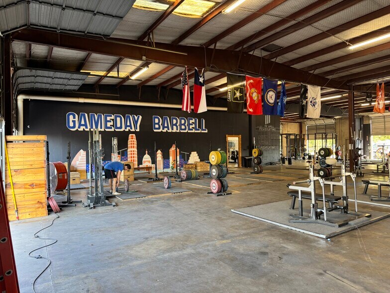More Photos Of 1106 Smith Rd, Austin Warehouse For Lease