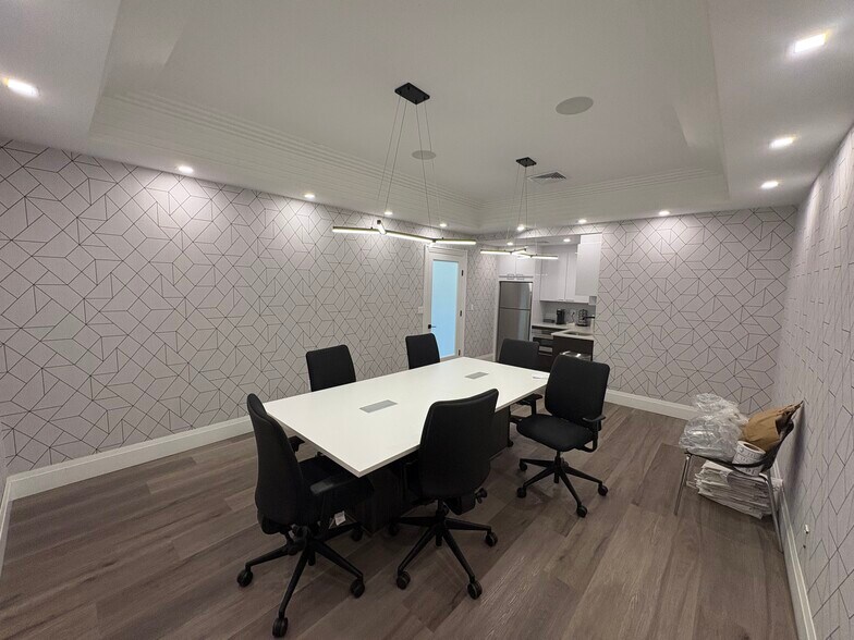 More Photos Of 72 Otis St, West Babylon Flex For Sale