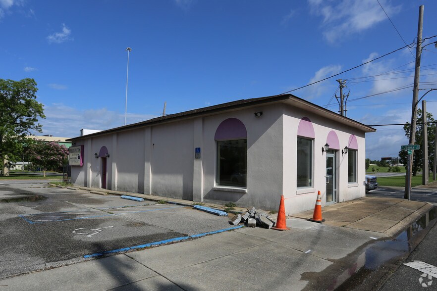 More Photos Of 2023 Dr Martin Luther King Dr, Pensacola General Retail For Sale
