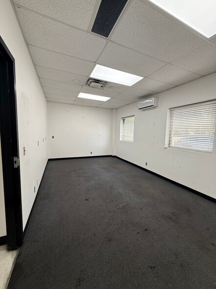 More Photos Of 701 Fentress Blvd, Daytona Beach Distribution For Lease