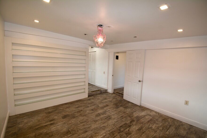 More Photos Of 16921 NE 6th Ave, North Miami Beach Office For Sale