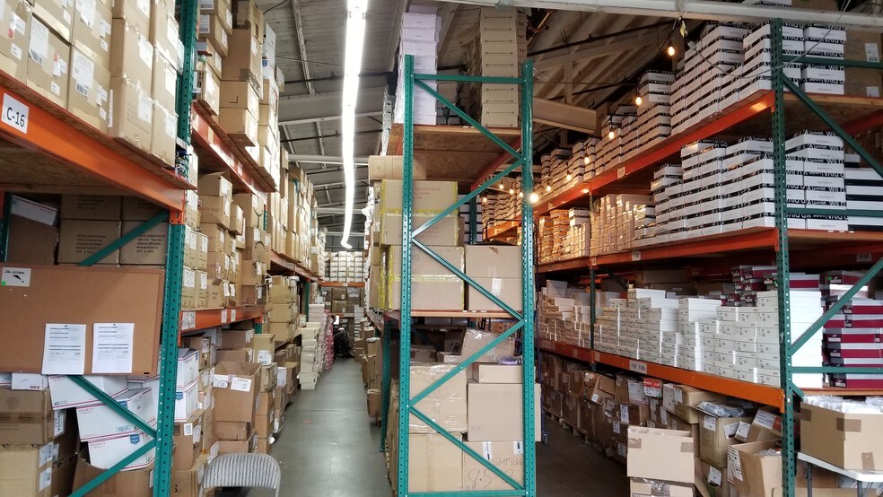 More Photos Of 1722 Santee St, Los Angeles Warehouse For Lease