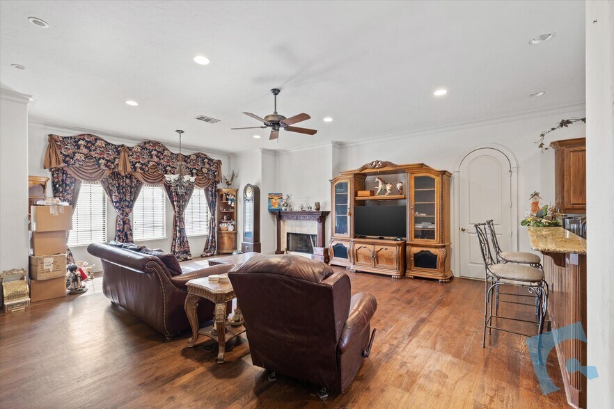 More Photos Of 5316 Bransford Rd, Colleyville Office For Sale