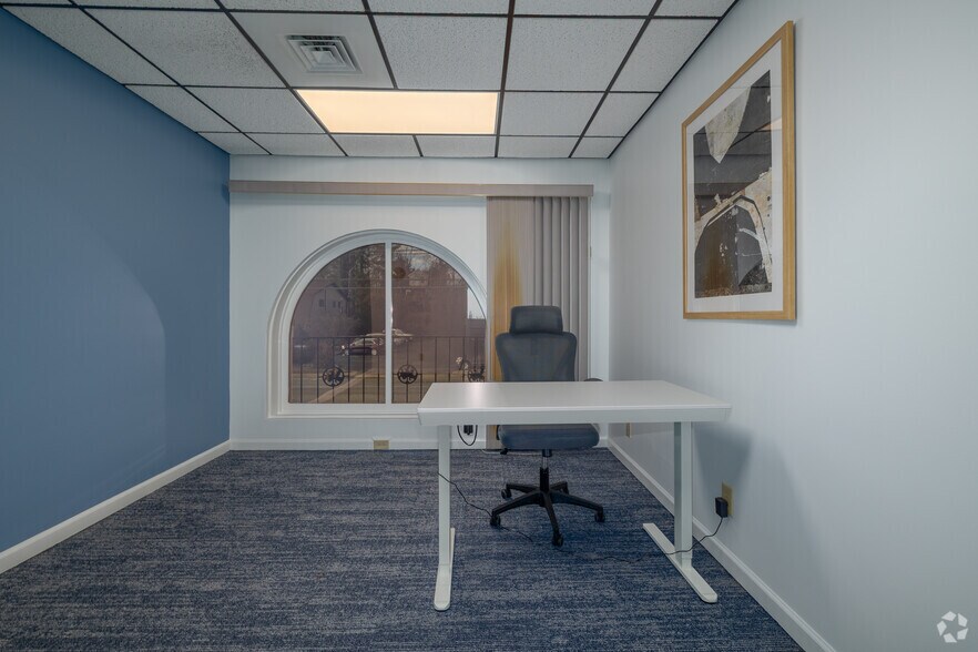 More Photos Of 1620 Asheville Hwy, Hendersonville Coworking Space