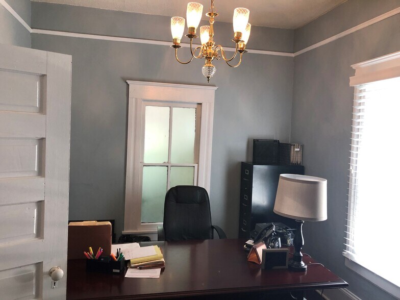 More Photos Of 514 Beatties Ford Rd, Charlotte Office For Lease