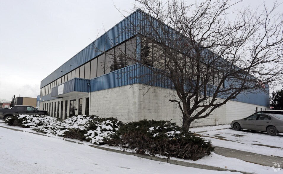 More Photos Of 5920 35th St SE, Calgary Light Distribution For Lease