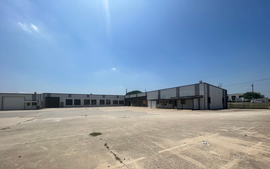 More Photos Of 4400 Preston Rd, Frisco Warehouse For Lease
