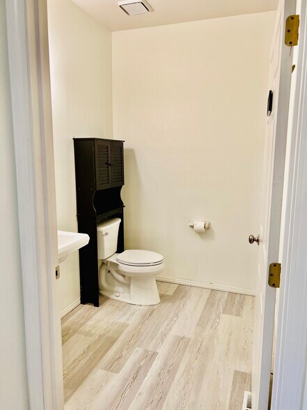 More Photos Of 808-810 6th St S, Kirkland Office Residential For Lease