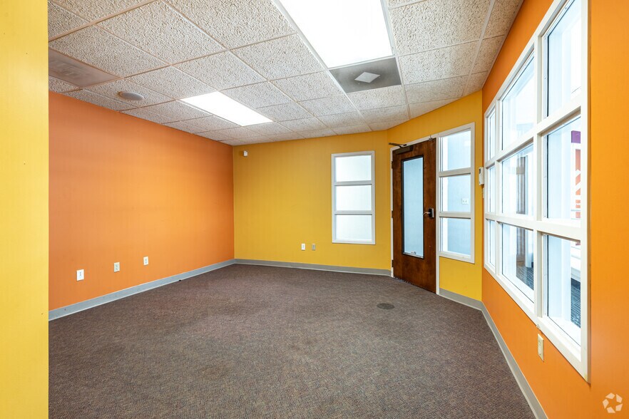 More Photos Of 3737 S Elizabeth St, Independence Office For Lease