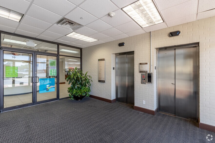 More Photos Of 70 N Baylen St, Pensacola Office For Lease
