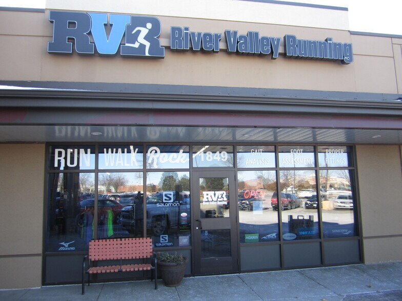 More Photos Of 1809-1859 Adams St, Mankato Storefront For Lease