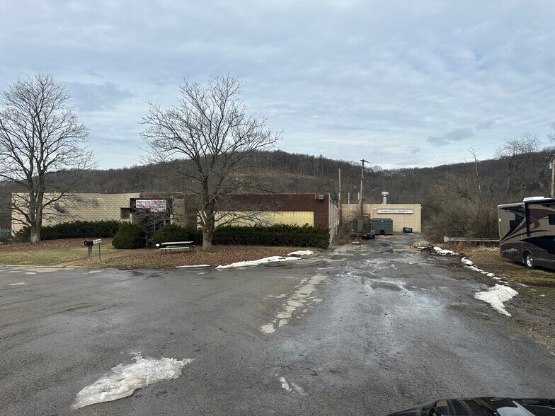 More Photos Of 90 Pattison St, Evans City Manufacturing For Lease