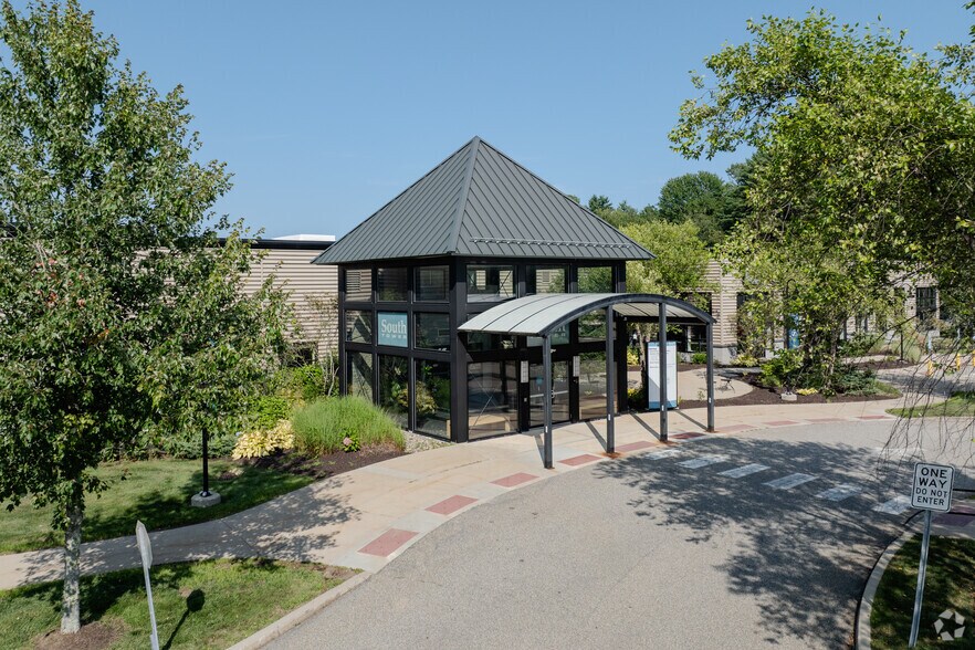 More Photos Of 2 Livewell Dr, Kennebunk Medical For Sale