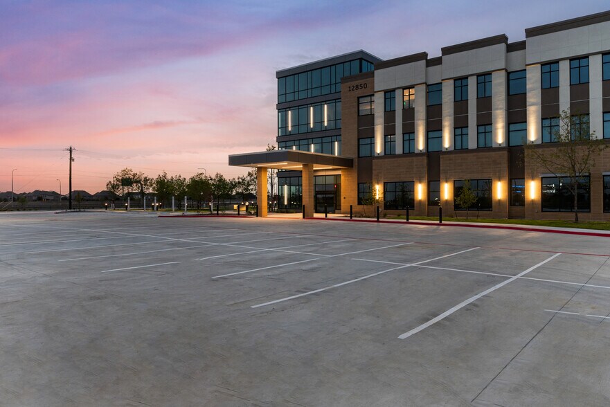 More Photos Of 12850 Dallas Pky, Frisco Medical For Lease