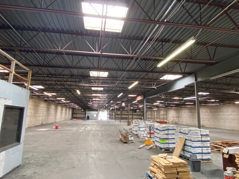 More Photos Of 1458 N Lee Trevino Dr, El Paso Showroom For Lease