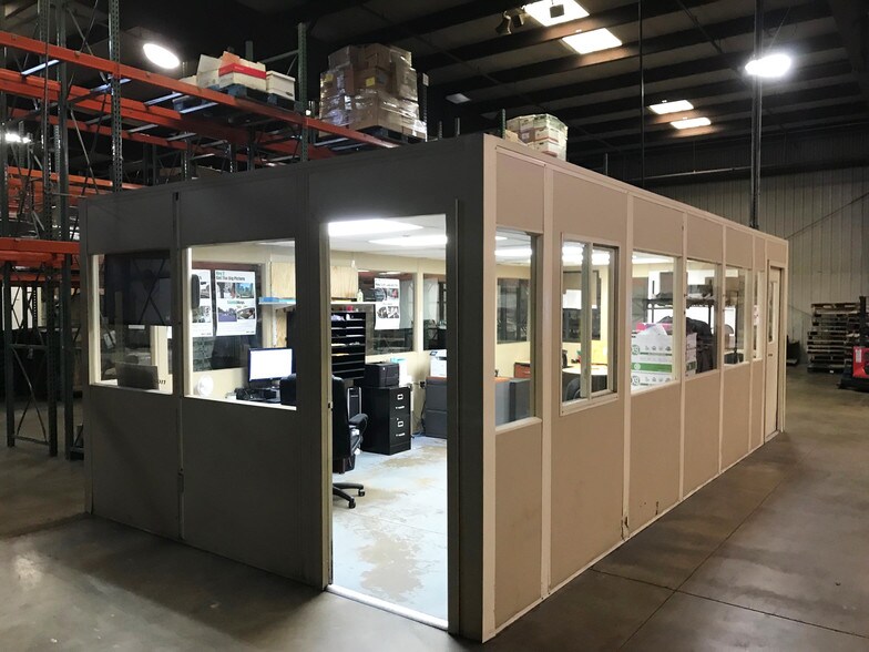 More Photos Of 740 Schneider Dr, South Elgin Manufacturing For Sale