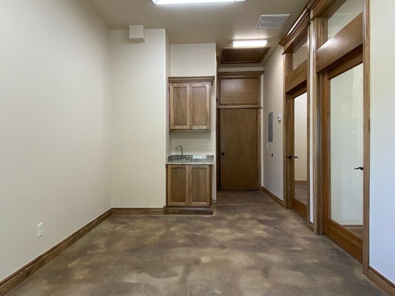 More Photos Of 5706 NW 130th St, Oklahoma City Office For Lease