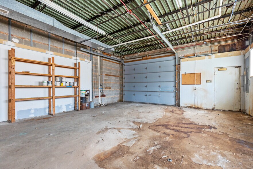 More Photos Of 9870 Derby Ln, Westchester Loft Creative Space For Sale