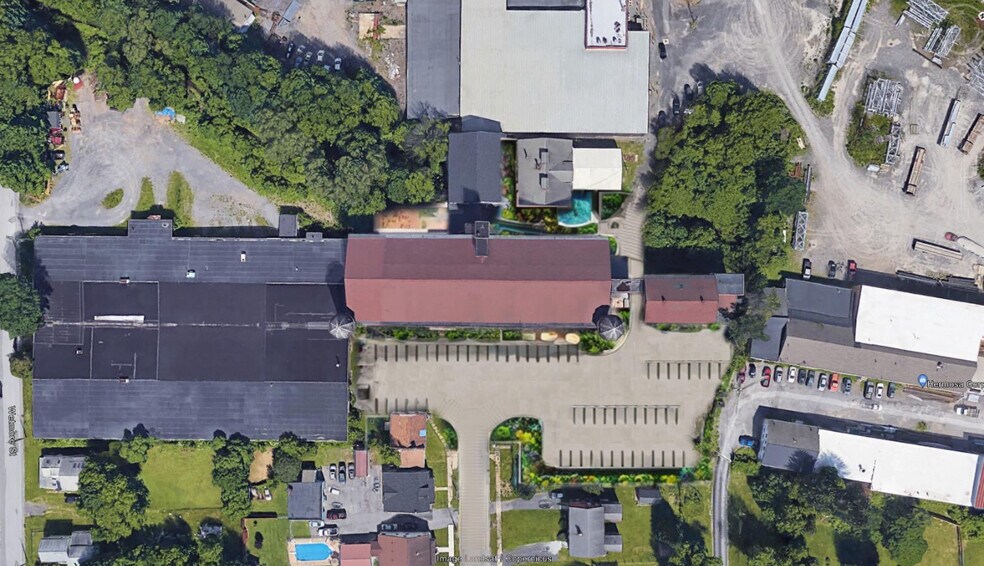 More Photos Of 17 Mill Pl, New York Mills Warehouse For Lease