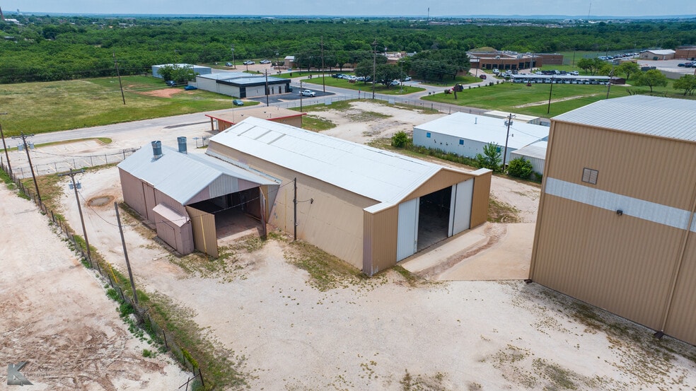 More Photos Of 2424 Oak St, Abilene Warehouse For Sale