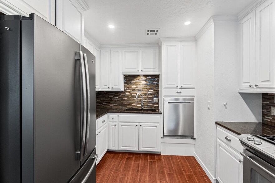 More Photos Of 410 W Harrison Ave, Guthrie Freestanding For Sale