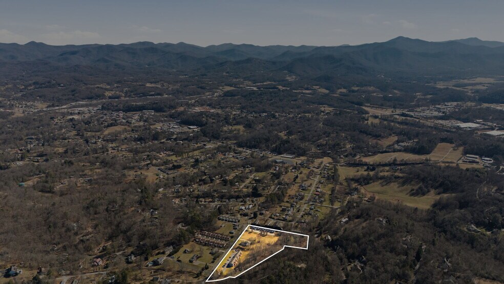 More Photos Of 520 Baird Cove Rd, Franklin Apartments For Sale