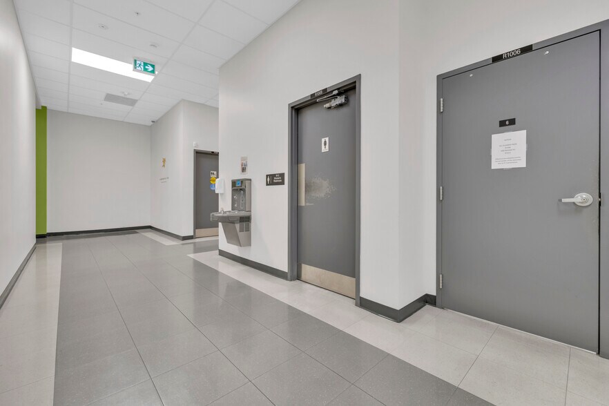 More Photos Of 1 Riverside Dr W, Windsor Office For Lease