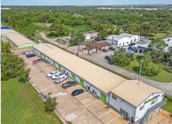 More Photos Of 1416 N Main St, Pearland Self Storage For Lease