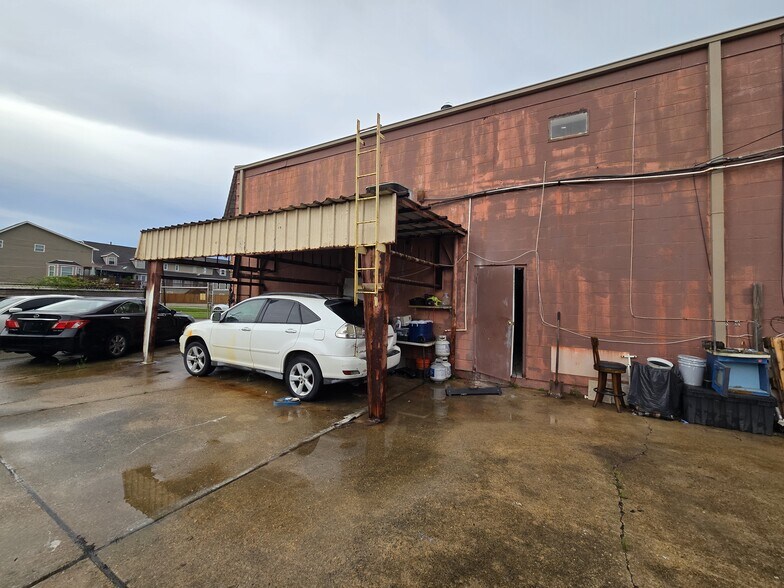 More Photos Of 3001 Jean Lafitte Pky, Chalmette Light Distribution For Sale