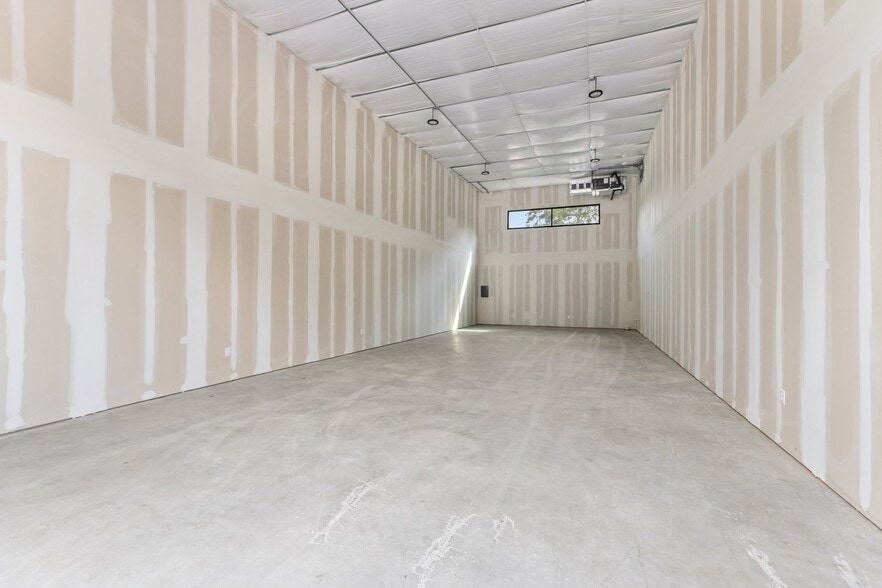 More Photos Of 12402 Malcomson Rd, Houston Self Storage For Sale