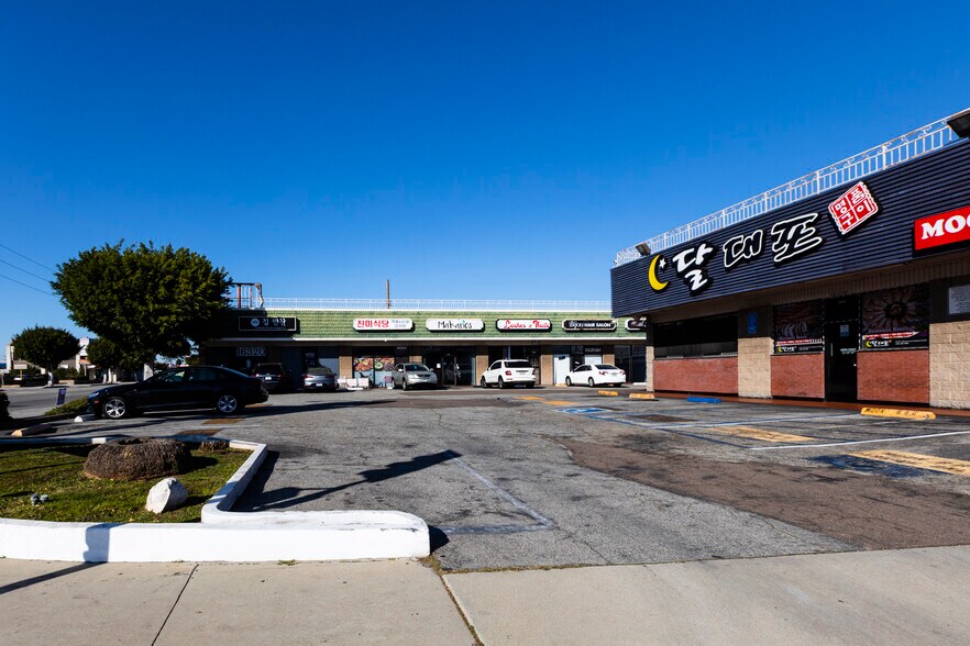 More Photos Of 16320-16334 S Western Ave, Gardena Unknown For Lease