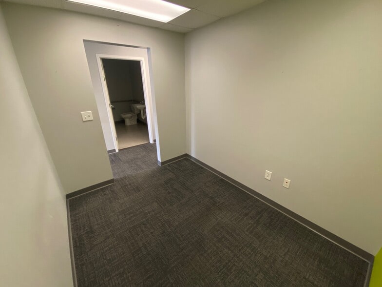 More Photos Of 1954 E Main St, Albemarle Showroom For Lease