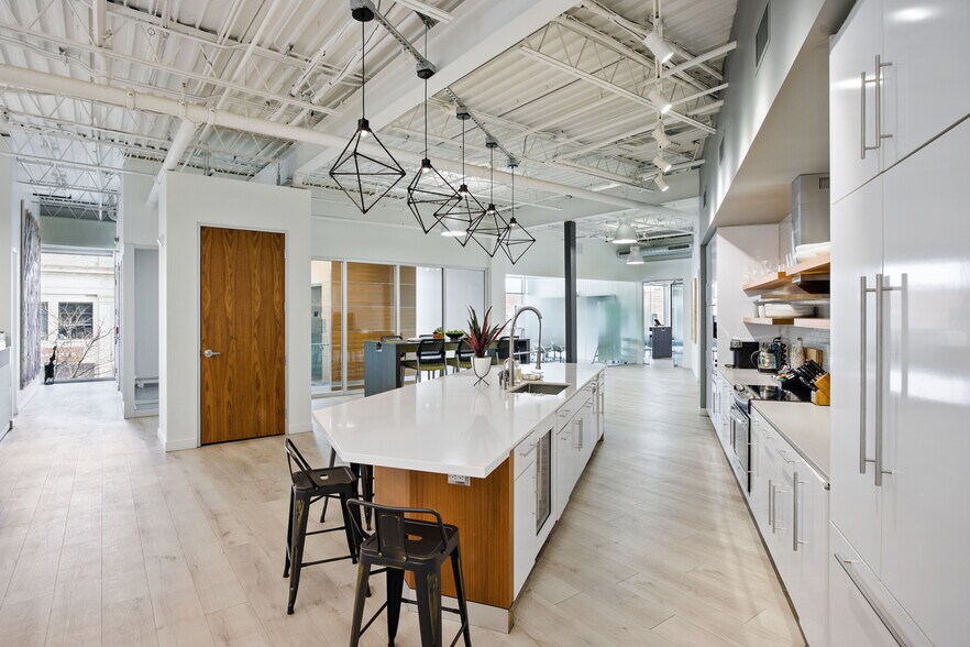 More Photos Of 55-99 W Maple Rd, Birmingham Medical For Lease