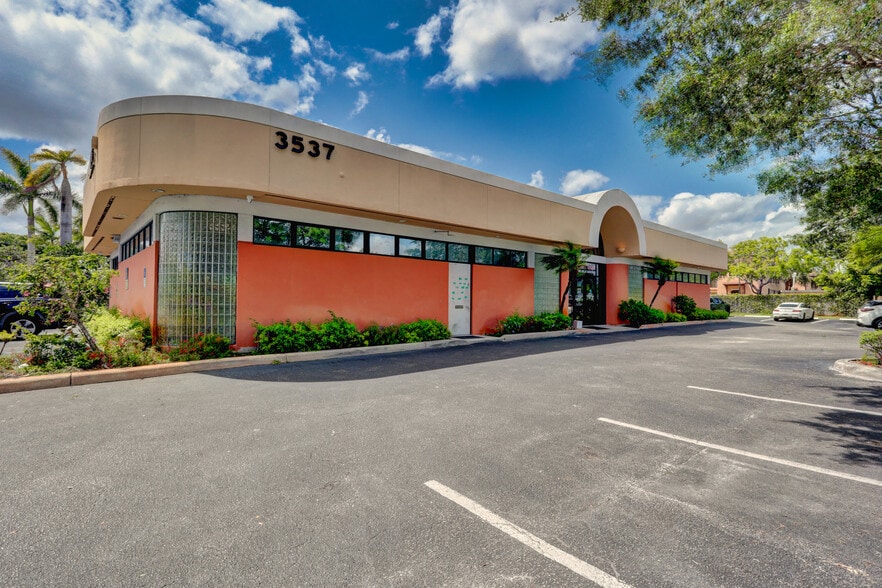 More Photos Of 3537 Forest Hill Blvd, West Palm Beach Medical For Lease